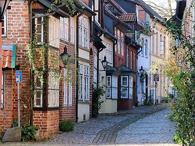  Häuserzeile in der Altstadt von Lüneburg