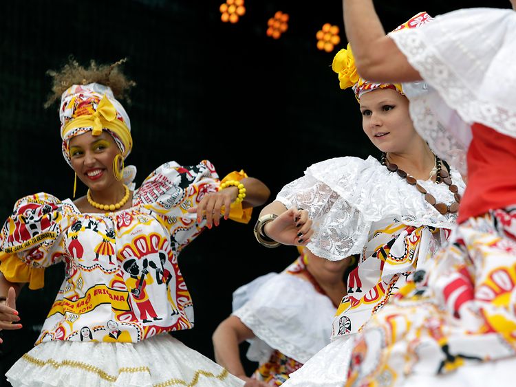  Maracatu Tänzerinnen