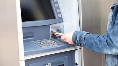  Bargeld aus dem Geldautomaten