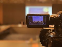 Sicht durch eine Kamera auf die Pressekonferenz zum Schuljahresstart 2017/2018